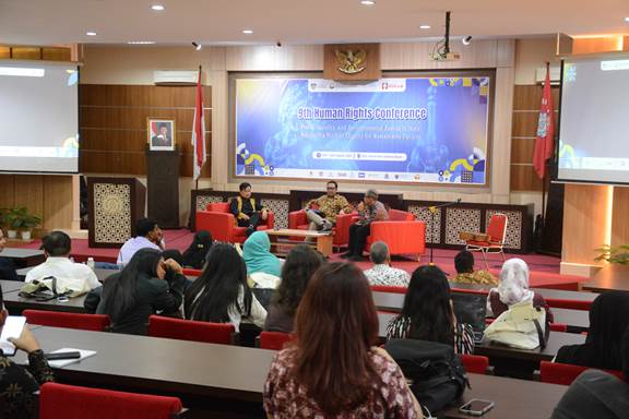 Foto Bersama Pembicara Pleno