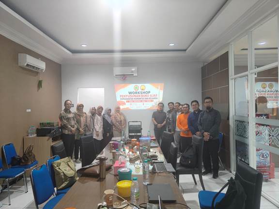 Sesi Diskusi Penyusun Buku Ajar